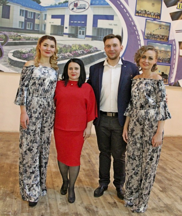 Вокльное трио и директор школы И.П. Прудникова