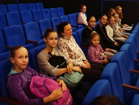в зрительном зале в зрительном зале