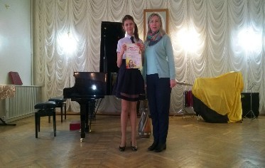 преподаватель Иванова Наталья Александровна с учащейся Рыжиковой Екатериной преподаватель Иванова Наталья Александровна с учащейся Рыжиковой Екатериной